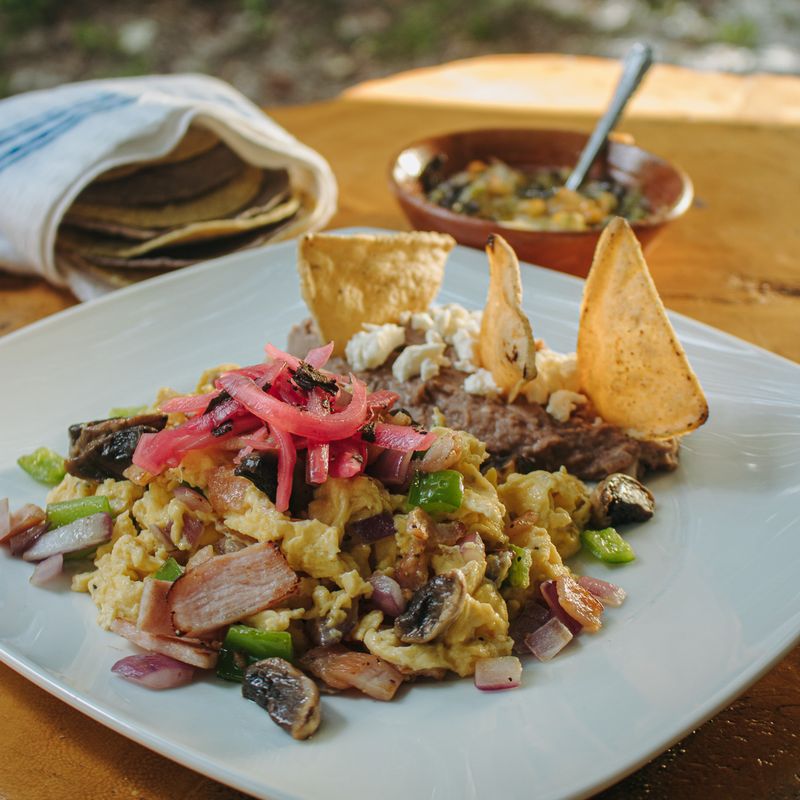 Huevos con Nopales